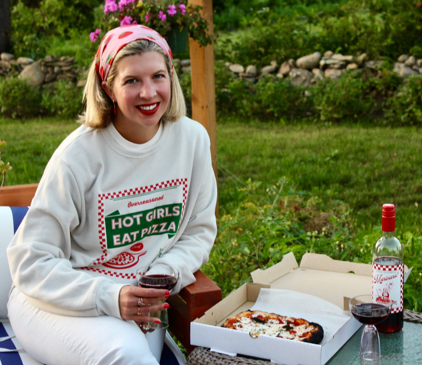 Hot Girls Eat Pizza Unisex Crewneck ๐