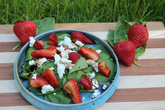GREEN SALAD WITH BALSAMIC MARINATED STRAWBERRIES