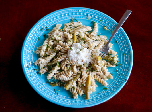 SPRING PASTA WITH RICOTTA, ASPARAGUS, PINE NUTS AND PEAS