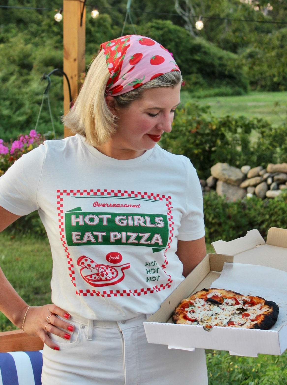 Hot Girls Eat Pizza T-shirt 🍕