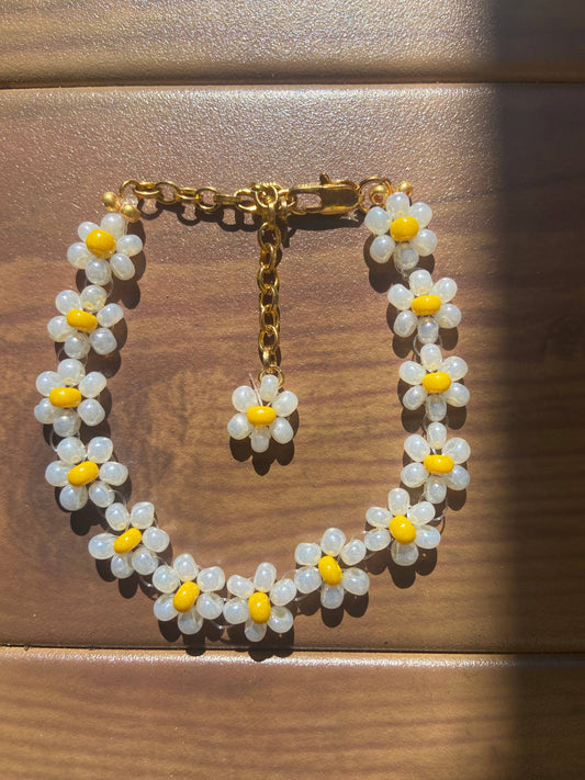Daisy Chain Flower Bracelet 