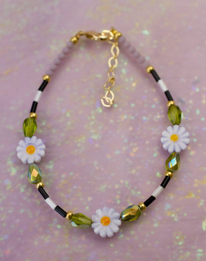 Lavender Daisy Beaded Bracelet